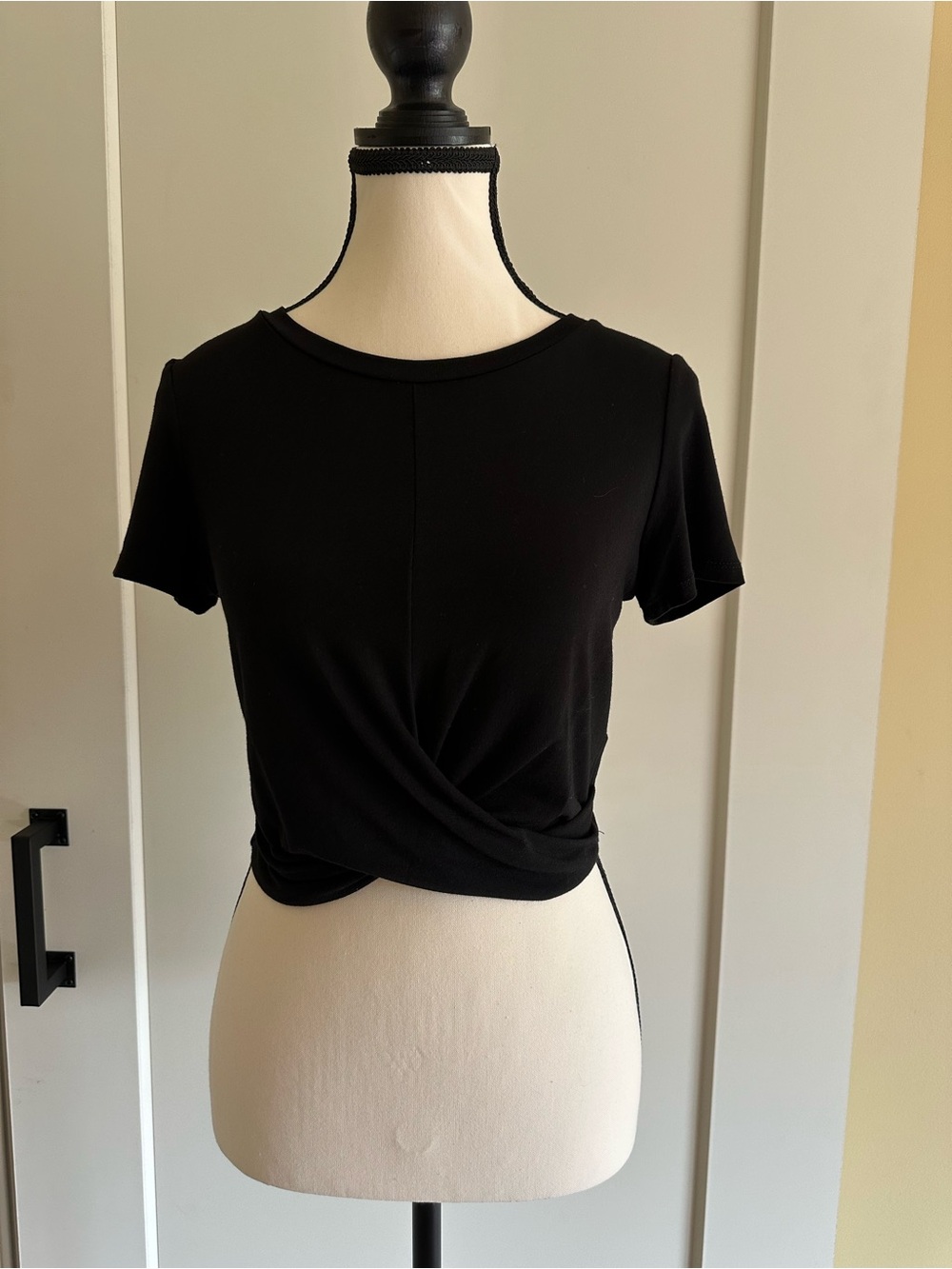Women's Black Twist-Front Crop Tee